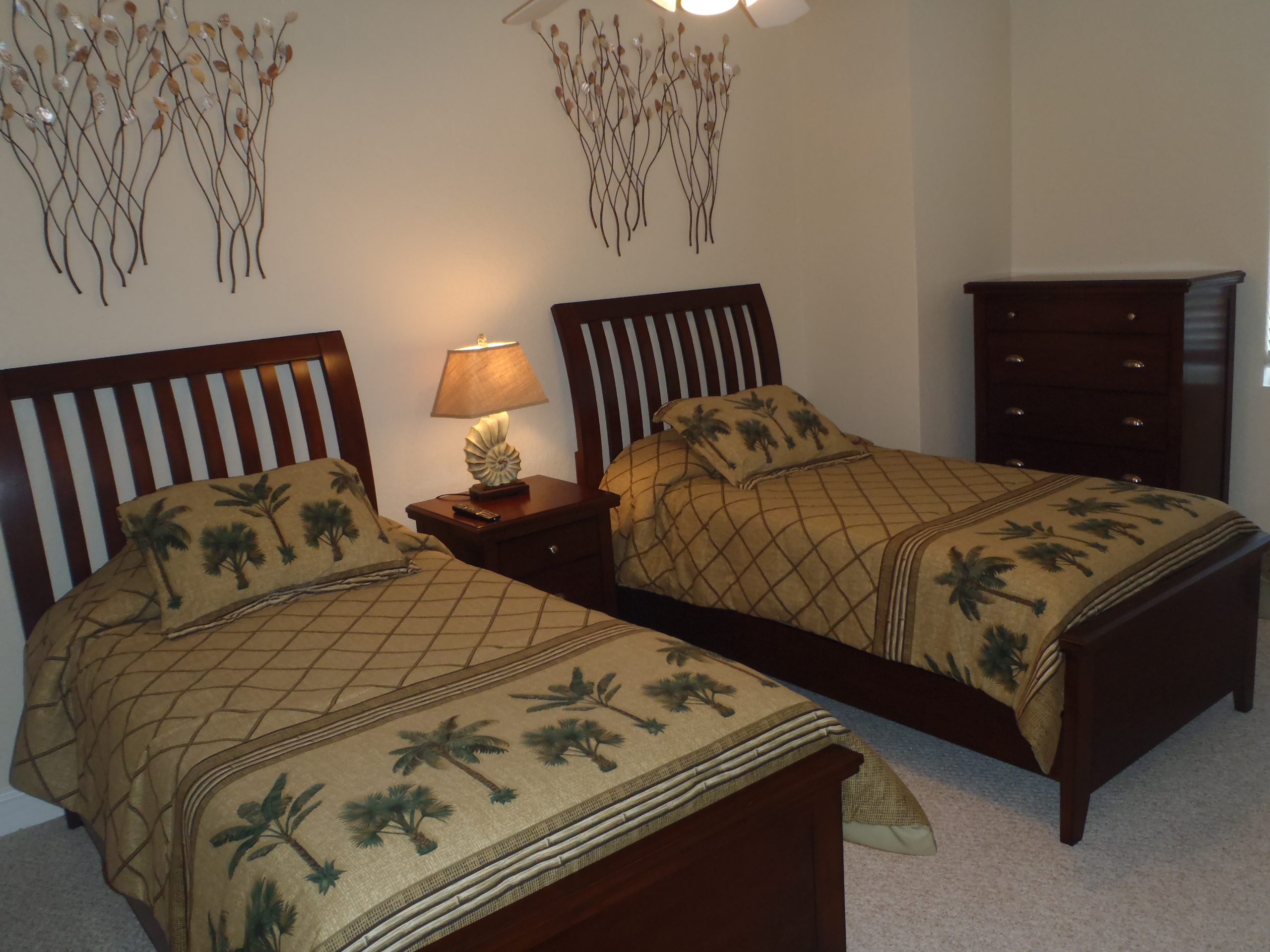 GuestBed704.JPG
